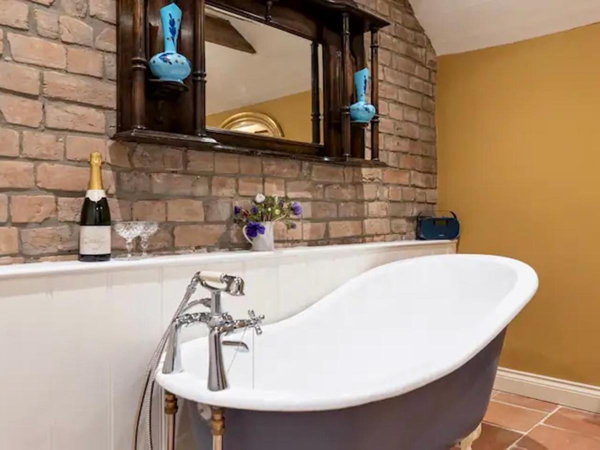 Pass The Keys Goose Feather Barn, Wedmore Luxury Cottage For Two Luaran gambar